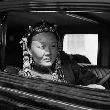 Чичаан машаанд анх удаа сууж үзэж буй авхай...