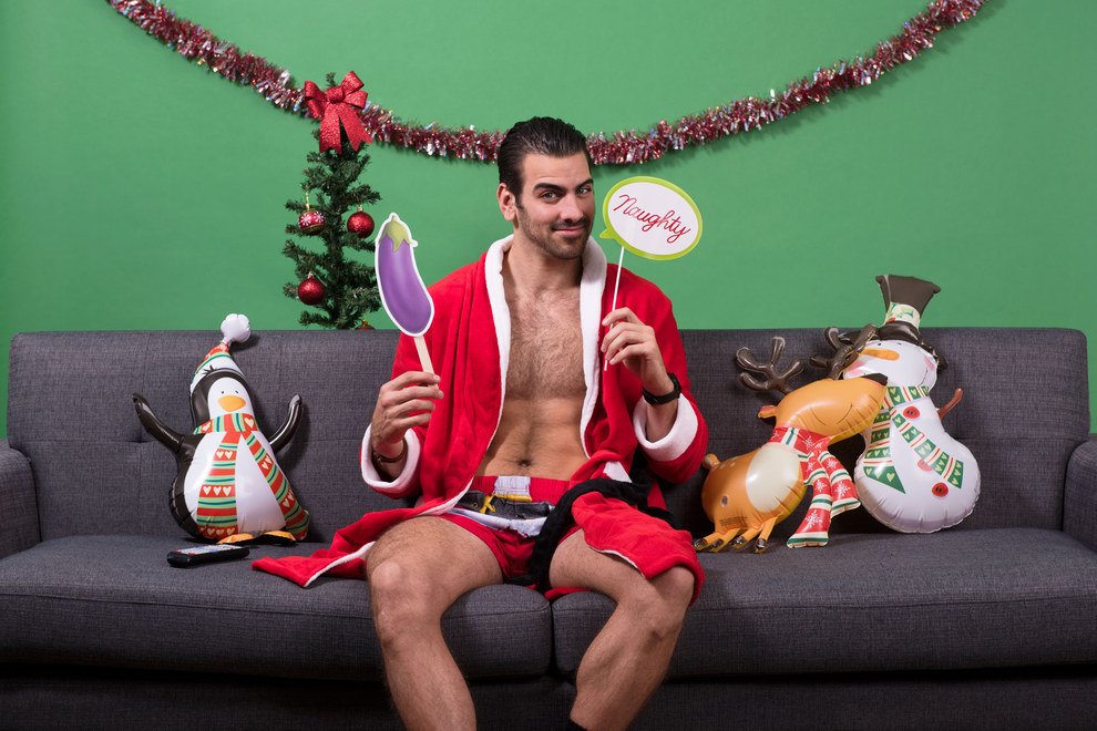 BuzzFeed's tweet photo. If “Twelve Days of Christmas” was written in 2015 featuring @NyleDiMarco https://t.co/PPvHh2CHMt https://t.co/CCYPM63ZXI
