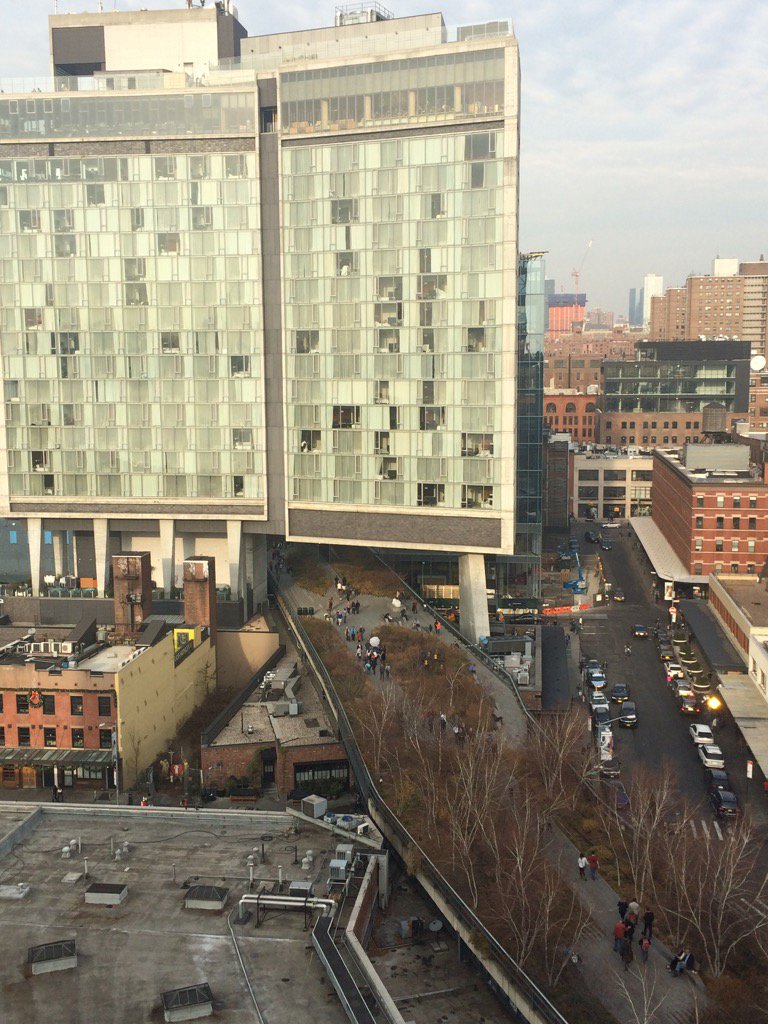 MichaelmMills's tweet photo. Beautiful Sunday in #NYC #HighLine https://t.co/cwv76ydJw1