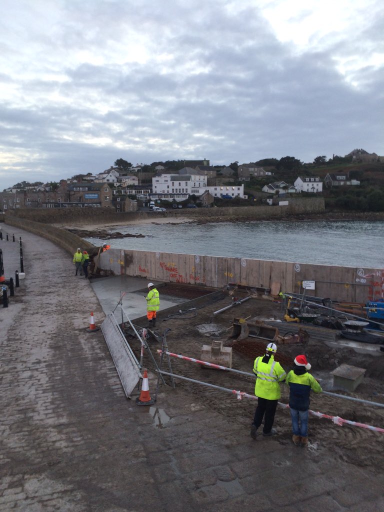 StMarysHbr's tweet photo. First set of concrete bays in the quay widening being poured @StMarysHbr today https://t.co/EOzIl9JGOn