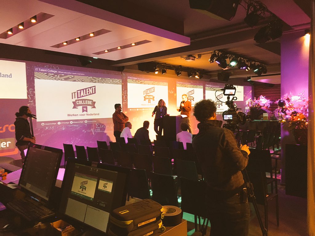 Missilonka's tweet photo. De laatste IT Talent College van 2015 begint over een uur. Thema: Big Data! Wordt een knal avond! @ittalentcollege https://t.co/bssddWyDwQ
