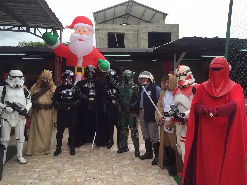 RT <a href="/JEMGSNAP/">Jorge Merchan</a>: Con <a href="/501stEcuador/">501st Legion Ecuador Garrison</a> <a href="/RL_Ecuador/">Rebel Legion Ecuador</a> &amp; <a href="/mandomercs/">Mando Mercs Costuming Club</a> Fiesta de Navidad para niños con cáncer. <a href="/starwarsecuador/">Star Wars Ecuador</a>
