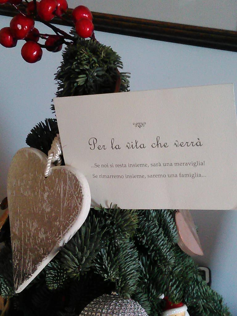 14/12/13 #nostromatrimonio <a href="/GREG_XV/">GREGORIO REBECCHINI</a>  Sui tavoli #canzoni di <a href="/lorenzojova/">Lorenzo Jovanotti</a> che ci fa sentire #ragazzifortunati #evviva