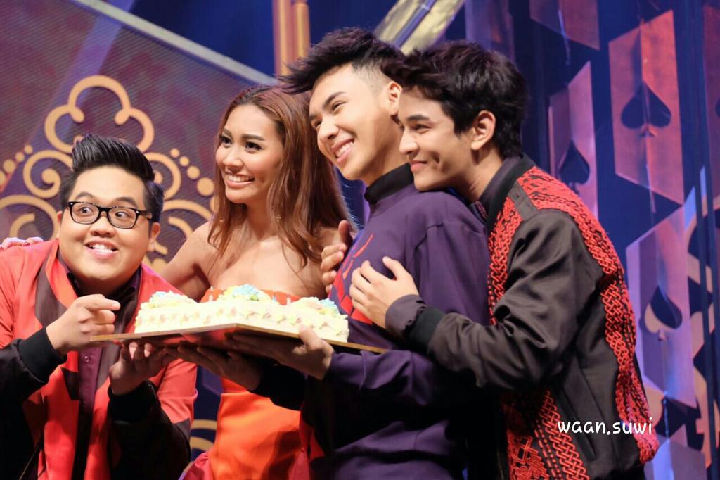 waan_suwi's tweet photo. @Tum9_Warawut มีความสุขมากๆนะคร๊าบบบ #22ndHBDTumWarawut #4โพดํา (14-12-2015) https://t.co/KuYzbQpoIR