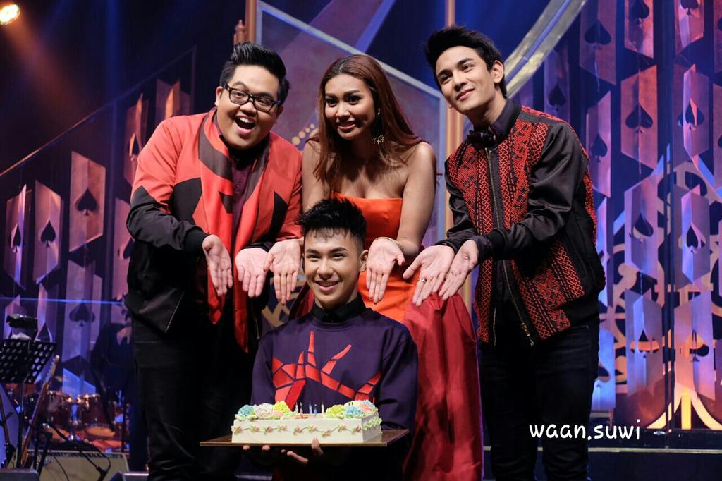 waan_suwi's tweet photo. @Tum9_Warawut มีความสุขมากๆนะคร๊าบบบ #22ndHBDTumWarawut #4โพดํา (14-12-2015) https://t.co/KuYzbQpoIR