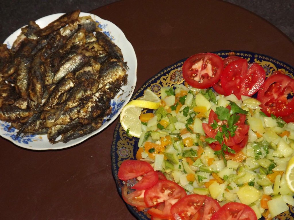 RoadToMoroccoTo's tweet photo. Roasted #sardines and a #delicious salad. Keep #calm and #travel to Morocco. https://t.co/trFTMnZ9LQ https://t.co/TKQThTXBEB