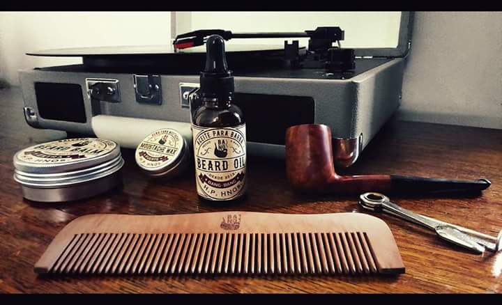 BeardsBang's tweet photo. 9 regalos para un barbudo en esta #Navidad 
https://t.co/Mmua1SUQ2L https://t.co/pTSgtpdmQr