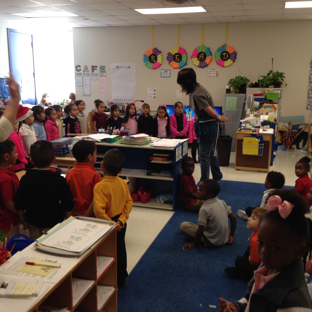 Angelica_Pala's tweet photo. Prek caroling around the school!  #lufkinlearns https://t.co/xqQnSXViEN