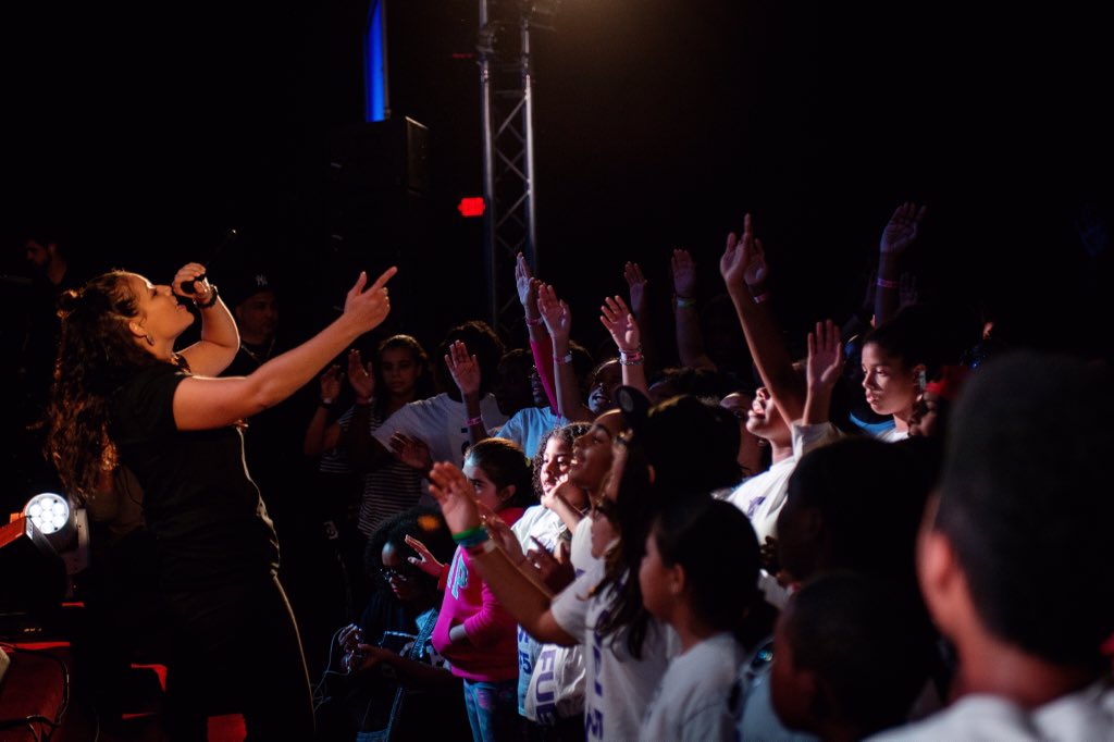 AngieRoseMusik's tweet photo. "Do it with passion or don't do it all!..." #AngieRose 📸 @iamtenapix #chh #hiphop #rap #sing #faith #Jesus https://t.co/xqpUN7biT5