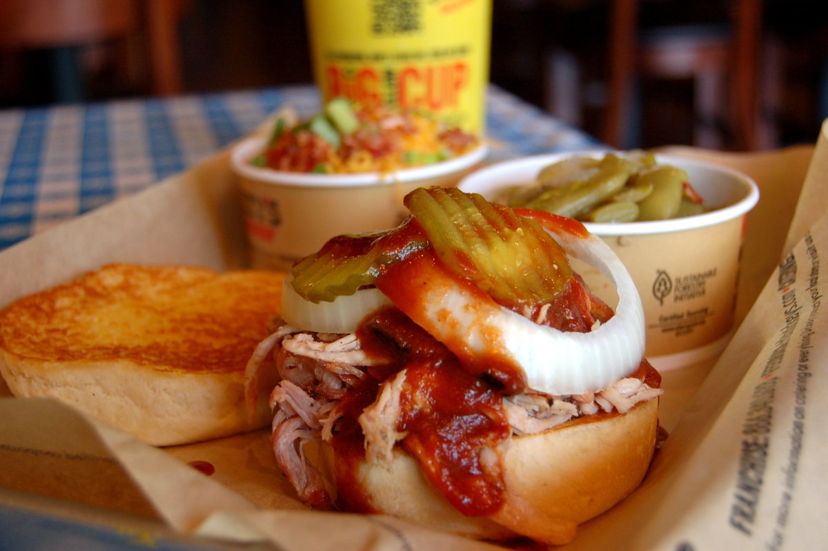 Dickeys_Knox's tweet image. So you're having lunch with us, right? This #PulledPork sandwich is $8.99 w/ 2 sides &amp;amp; a drink. #DailDeals