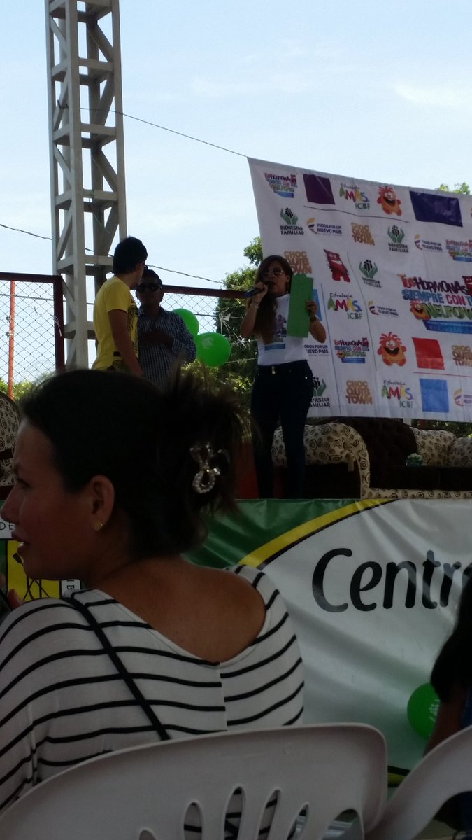 jeffer_ramirez's tweet photo. El talento tibuyano colocando su granito de arena a este magnifico evento #YoCuidoMiFuturo @beatrizelenage1 https://t.co/dS0DDdJ4QK