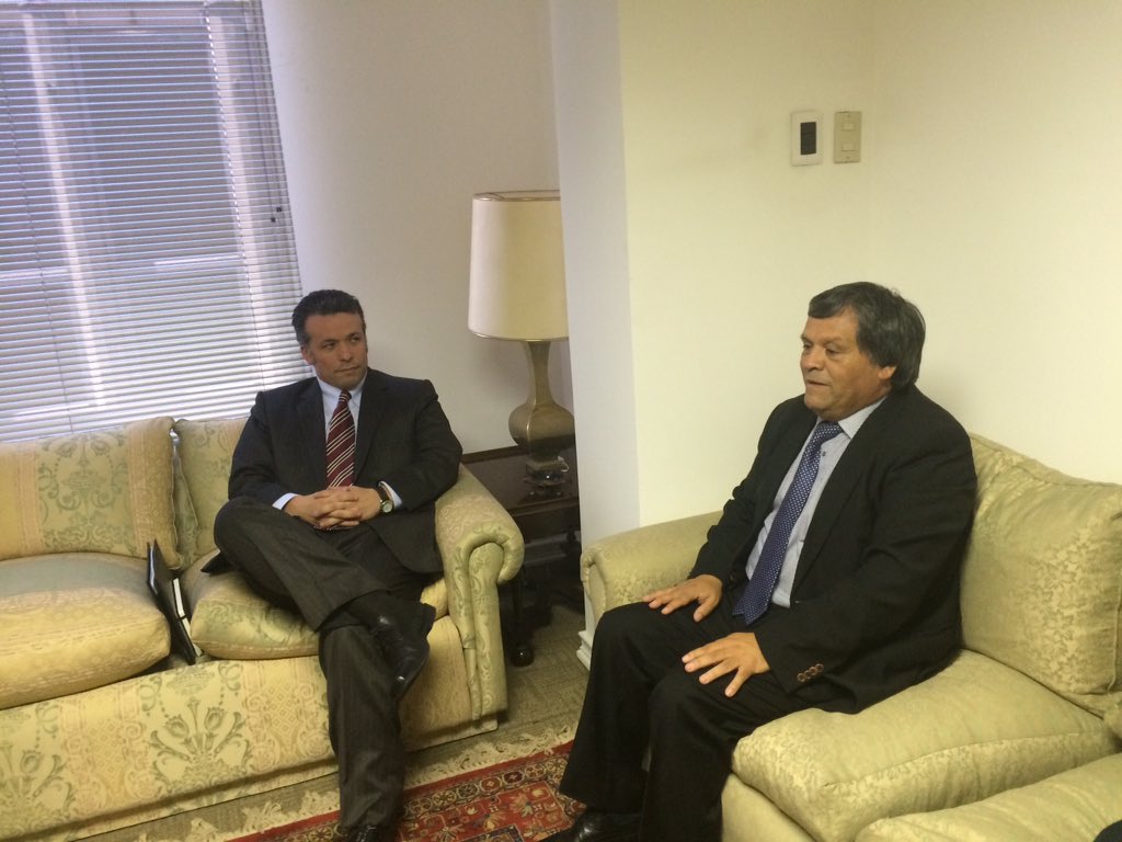 diputado_LEMUS's tweet photo. Ahora junto al presidente ejecutivo de Codelco Oscar Landerrechet gestionando en apoyo a pequeños mineros https://t.co/6gGFFqXEcr