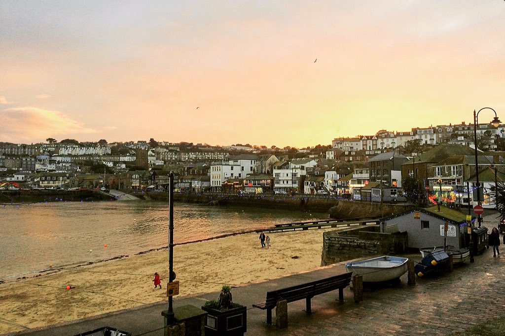 AspectsHolidays's tweet photo. Lovely light in St Ives this evening! https://t.co/eS4IUgIvSv