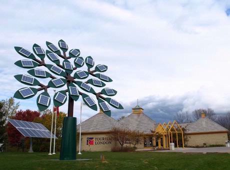 SpotlightSolar's tweet image. #GoGreen plant #solartrees! @tourism_london ow.ly/VATem