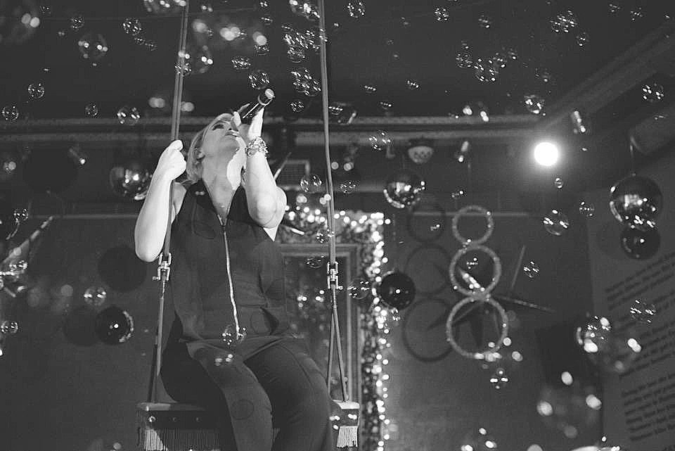 ShamoneClub's tweet photo. Swing &amp; bubbles @shamonebar #shamonelive #shamonebar https://t.co/s3S8iVPtro