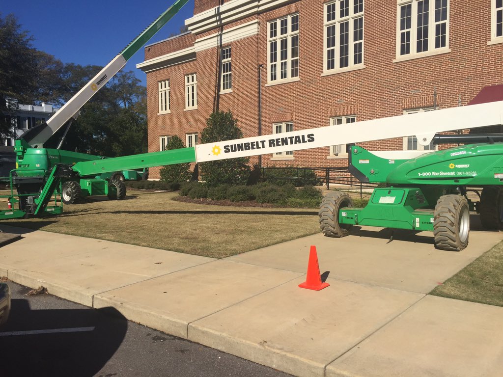 New #JLG hybrid 60' aerial lift from #sunbeltrentals.  Very quiet very cool #compositesinaction