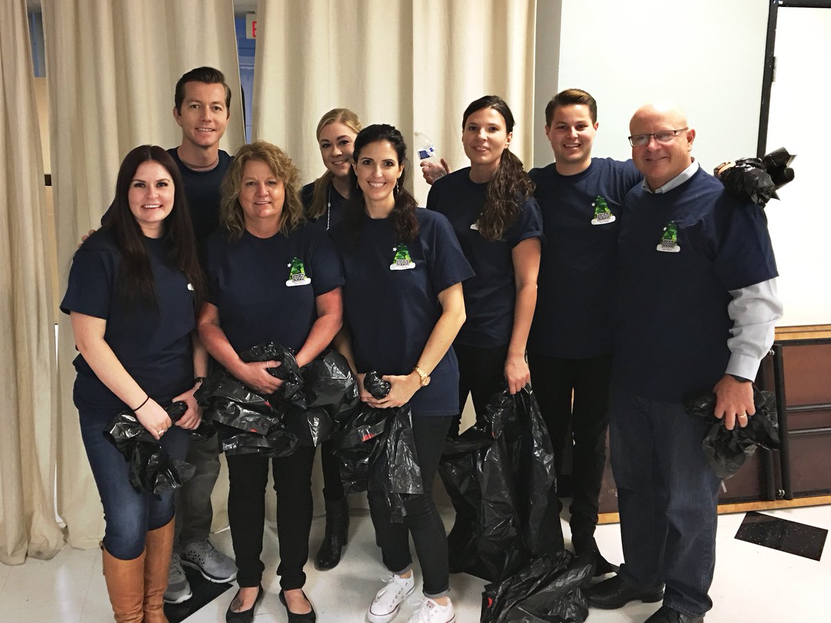 HutchensPR's tweet photo. Always a great time with @Colliers_SD and spreading Christmas cheer! Proud to support @USOSanDiego The Giving Tree! https://t.co/DEJGr2Ev6c