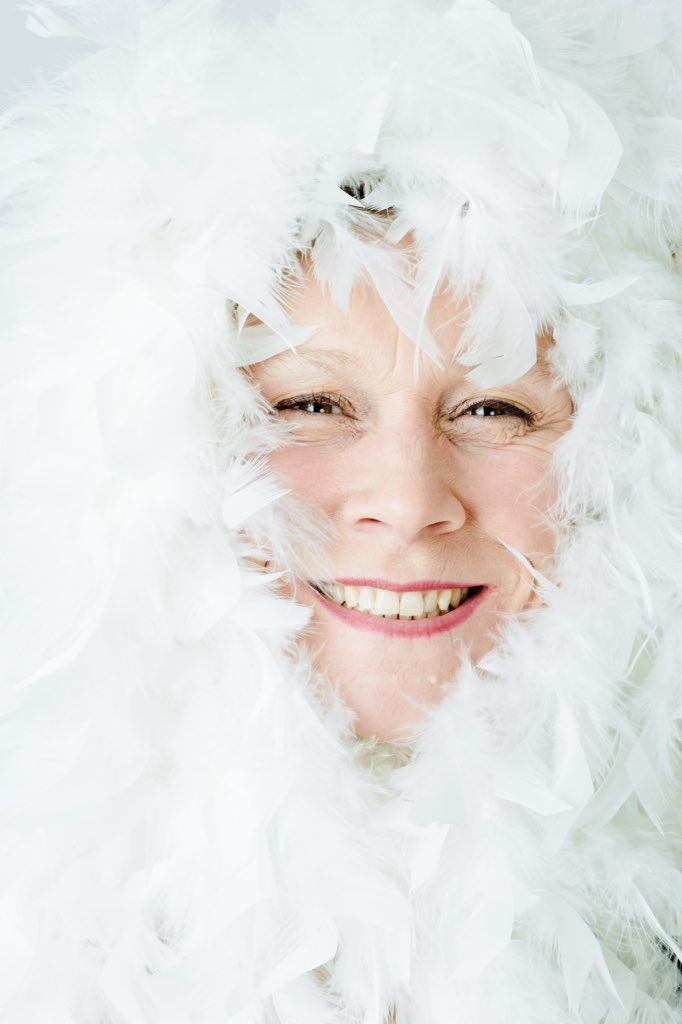 'We zullen doorgaan', zondagmiddag 20-12 cabaret en zang van Hester Macrander &amp; Elke Jansen. #theater #Vorden