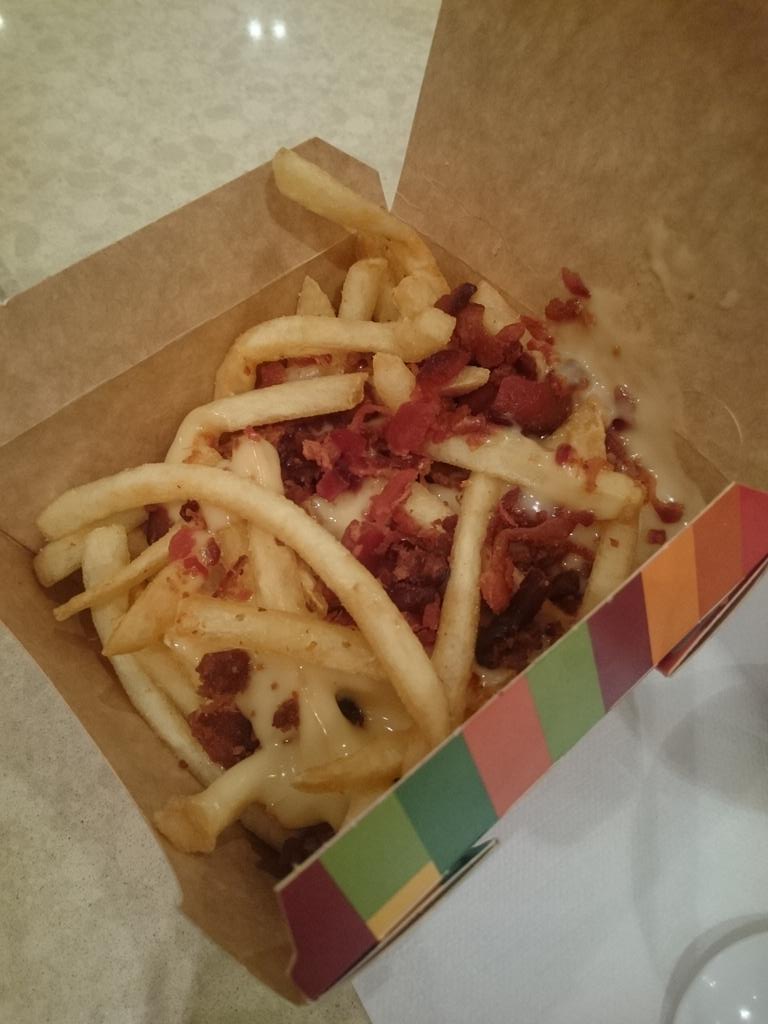lehche_flan's tweet photo. How was this not a thing before?! #maccas #imlovinit https://t.co/uuVz4sw45m