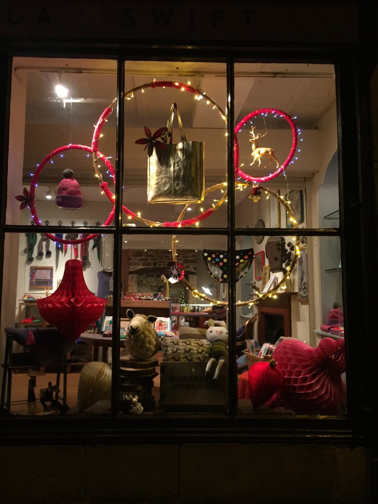 Men's shopping night! This wed (7-9). Beer, pasties, free wrapping, loadsa advice on hand &amp; 15% off 🍺🍺