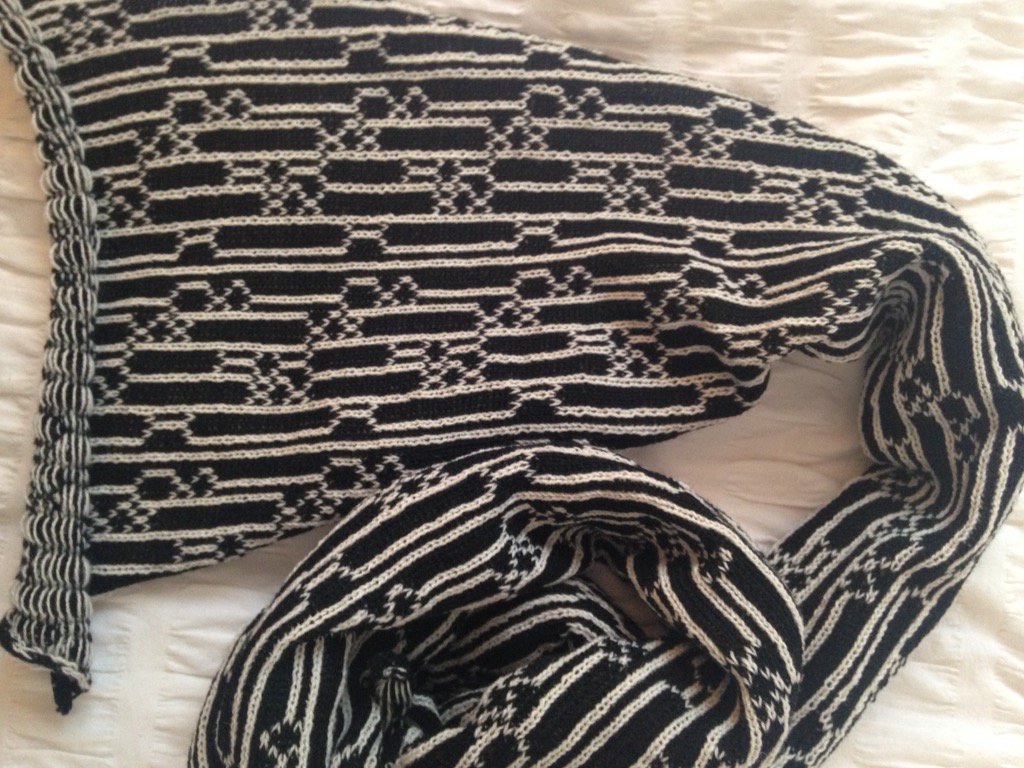ThsMakes's tweet photo. ❤️ my expanding #CodeKnit designs. This is 'carpe diem' - for a friend from work's mum. Almost Art Deco! #coding https://t.co/nwzq7PFfWv