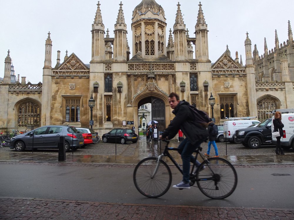 Hejorama's tweet photo. If you have 5h to wait in @STN_Airport, 
you have time to go breakfast in Cambridge. #fact 
#LoveCambs @VisitBritain https://t.co/AHOlBpfbGX