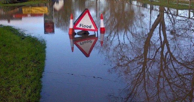 EnvAgency's tweet photo. Are you #floodaware? Check your #flood risk &amp; sign up for warnings: https://t.co/q8UBDaFBwP Updated every 15min. https://t.co/wxUGtML94f