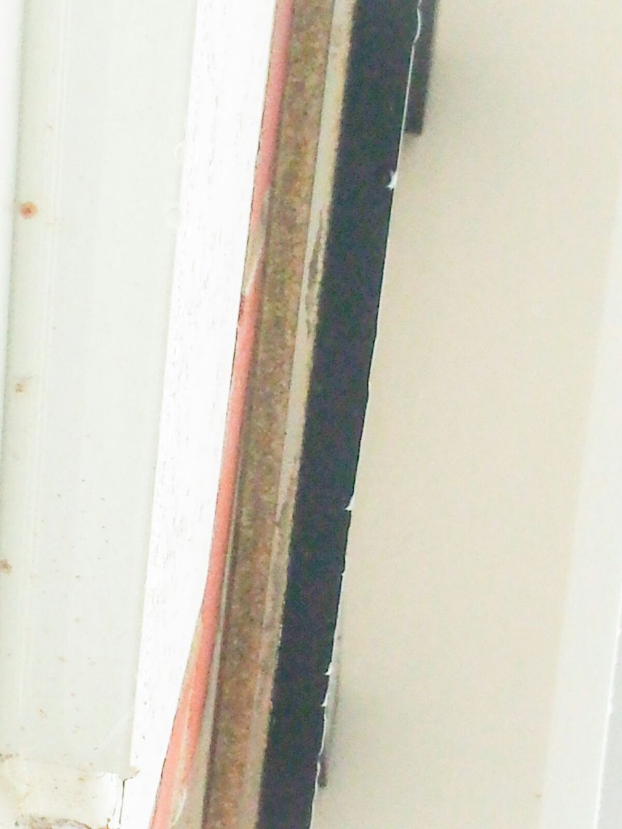 russelltilliso1's tweet photo. @bovishomes The brown is gap between barge board and soffiit-its actually the chipboard in my loft! https://t.co/RcPQRbhAF9