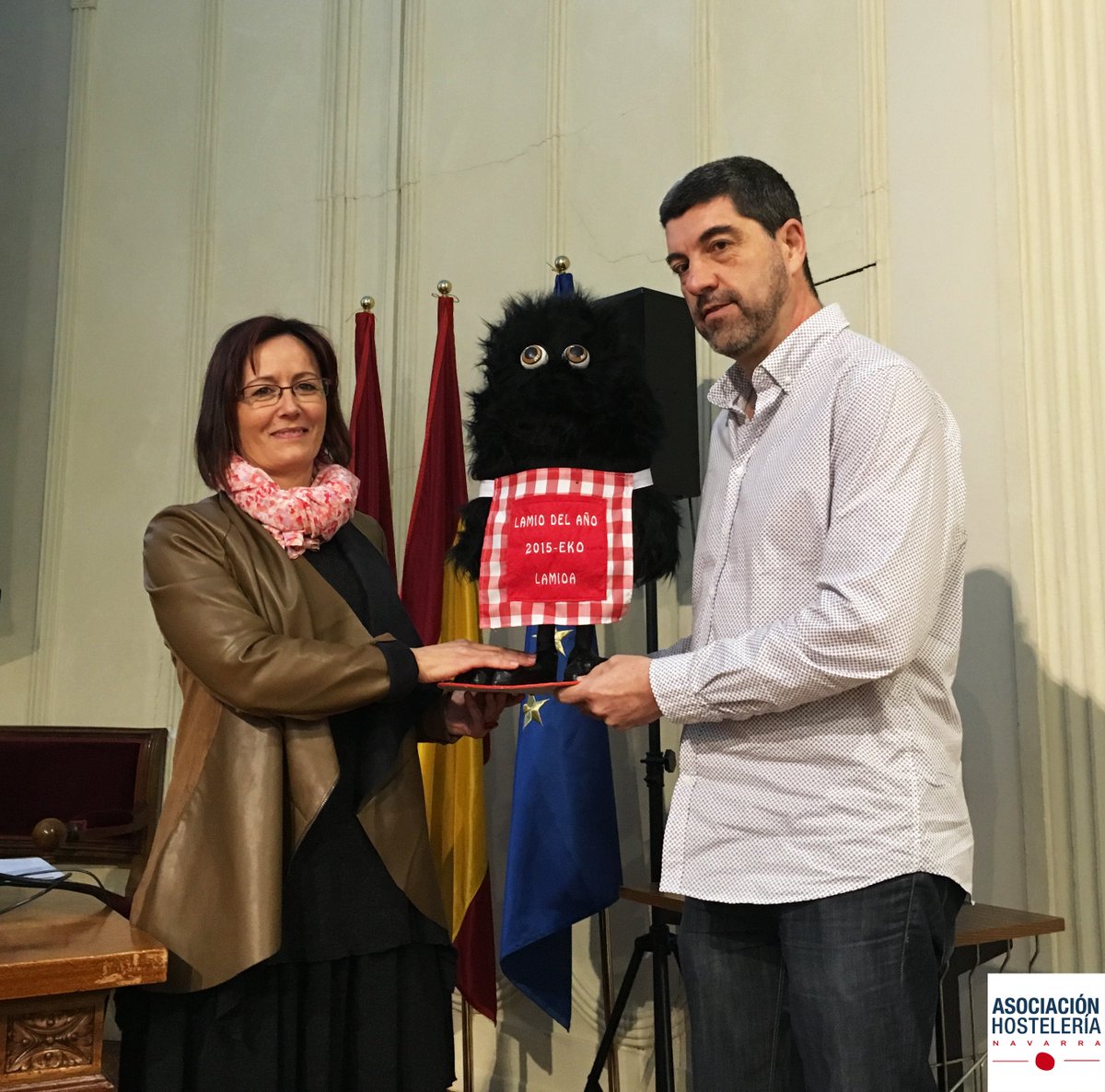 hostnavarra's tweet photo. Y el #Lamio del año de @hrnavarra es para Fernando Hualde y un merecido #Lamio de honor para Javier Hernández https://t.co/EpP18lmqPf