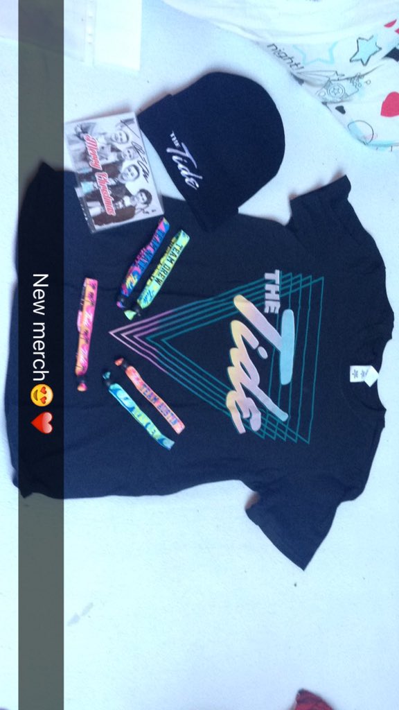 MRS_CLIFFORD_IM's tweet photo. New merch today 😍 #TheTideMerch @TheTide @TheTideAustin @TheTideLevi @TheTideDrew @TheTideNate https://t.co/w4r2dWhvUK