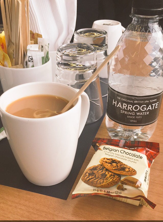 faziiie's tweet photo. Complementary food is the best. #londonBound @EMTrains #firstclassperks https://t.co/lBktnH78dc