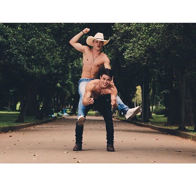 InfoBrothersR's tweet photo. "AOWWW TREM Q PULAAA 😂🐂" Gustavo horas atrás via Instagram. (gustavorochaa) https://t.co/pEbYRgRvcz