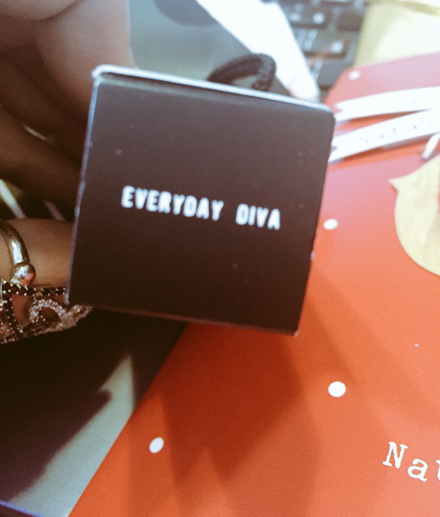 LeiaPoa's tweet photo. Como não amar quem me presenteia com @MACcosmetics #EverydayDiva 💖❤️💖❤️💖 @CoisasdaPimenta @O_Dinossauro https://t.co/opLNDGzIGB