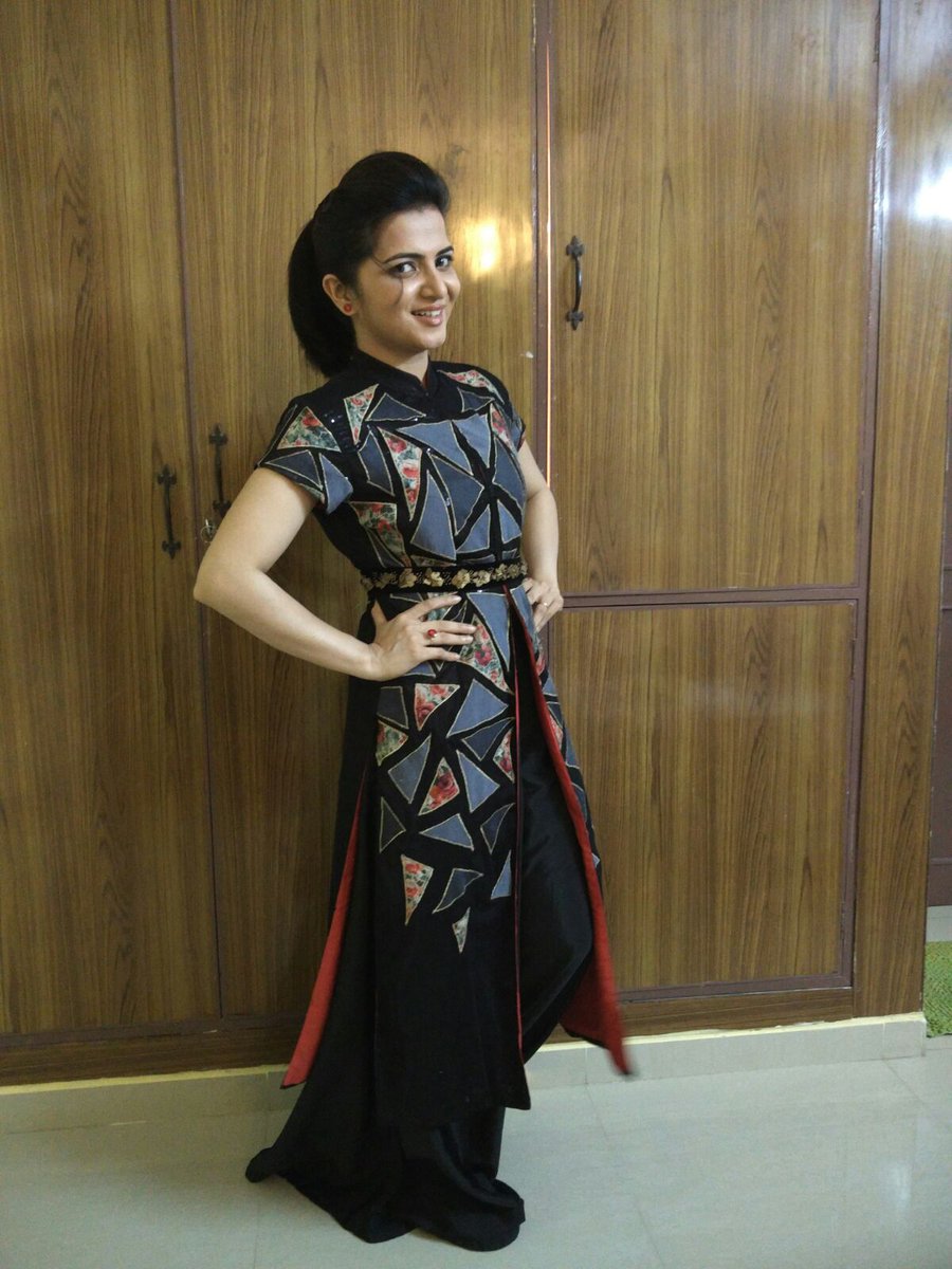DhivyaDharshini's tweet photo. AL set to open Tony&amp;Guy wearing @studio9696 @ektanahar07 thank u guys https://t.co/j0gG5RMgzl