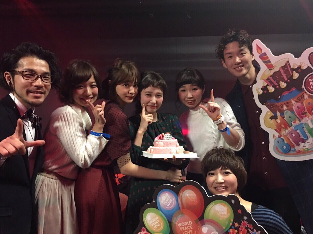 saki61204's tweet photo. そして、まさかのまさかの誕生日サプライズをし��頂きました！！！
驚きすぎて、てんぱり汗かいて驚いた！！
ハピネスのパワフルであったかくて、熱いみなさん、会場の皆々さん、本当にありがとうございました✨😭✨
#ハピネスエルパ https://t.co/1yKl9pb3E3