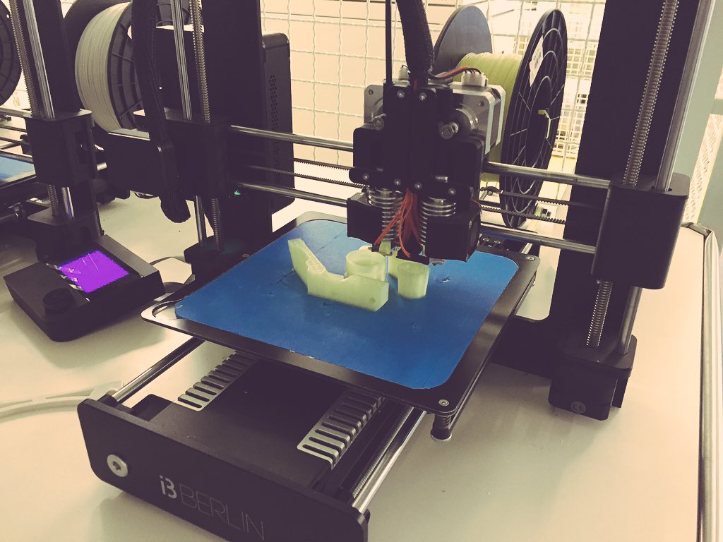 ca_3rn's tweet photo. When #3Dprinters running at full speed, you know it's #HackWeek @ZalandoTech #WeWillHackYou #InnovationLab #Hardware https://t.co/oDd4fIhBIq