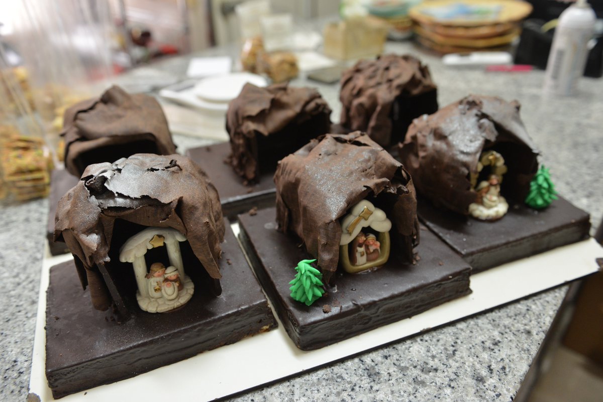 sudestsicilia's tweet photo. Monumenti, chiese, palazzi barocchi. Cioccolata, suggestioni azteche e cucina gourmet. In una sola parola: #Modica. https://t.co/Ba9AEjSleD
