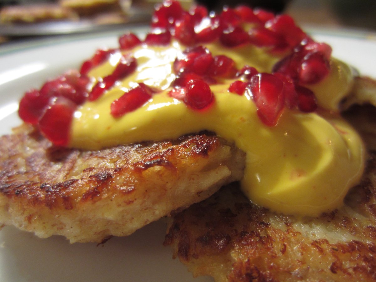 Äpple - palsternacksbiffar med saffransås. kokaihop.se/recept/apple-p…