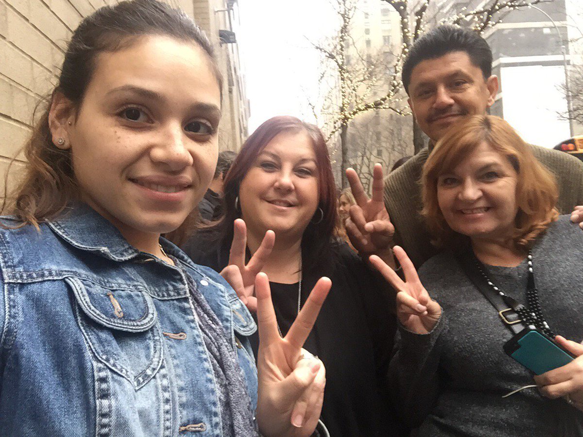 LovelyEm_'s tweet photo. Got our V's up for the @TheView #knowyourview #oneiota https://t.co/UP1TFywZ2v