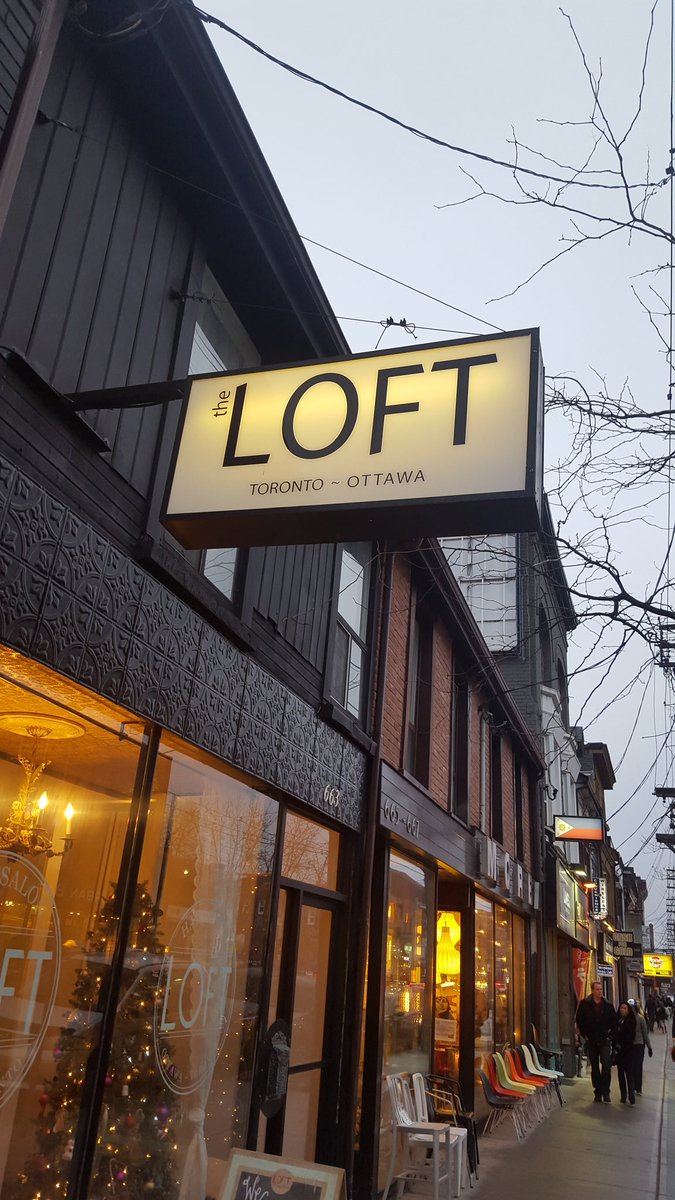 thehaynzel's tweet photo. @valsamadi @mayoliweidelich @innovateforward did you guys rebrand? :p https://t.co/tPTCBe9xCC