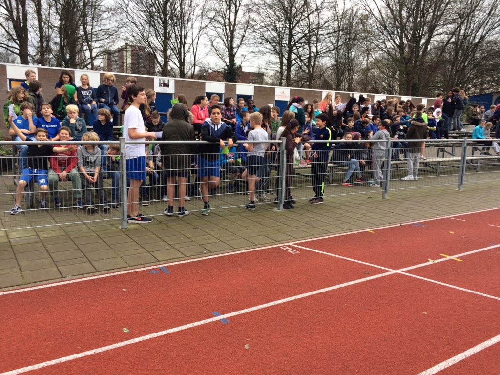 parreltje's tweet photo. Sponsorloop! #davincikagerstraat bedankt #gemeenteleiden #leidenatletiek #stichtingvluchteling https://t.co/ltQOuhKFQP