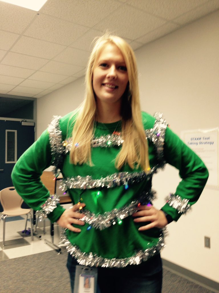AngelaS1228's tweet photo. #kdepride #davidsonpta ugly sweater day!! ππ https://t.co/hG9hdIVGXU