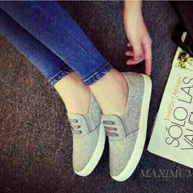esterere's tweet photo. Flatshoes casual 55rb https://t.co/wej3NZtEeP