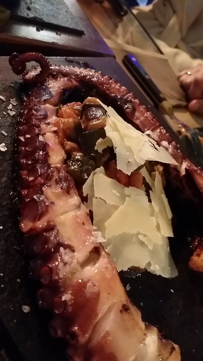 AragundezCarlos's tweet photo. Josperizandonos @vintagecafe_ar #grillexperience cenota, servicio y claras ideas!!! @JosperGrill https://t.co/0cGPexlJBG