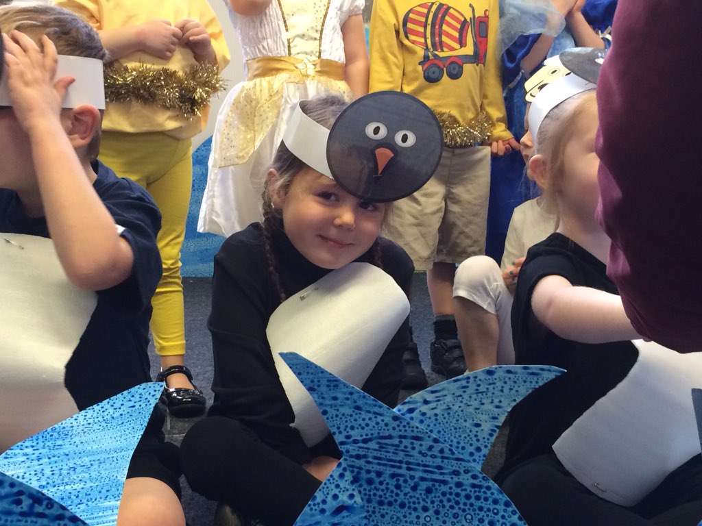 parker4_parker's tweet photo. So proud of my little lady. She sang a solo in her Christmas play #penguinsmall #makingmemories #notshyanymore https://t.co/lIYxjcIu5e