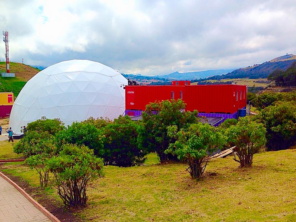 lacuervolina's tweet photo. Fiesta en #Usme, inauguración #PlanetarioSur #CLANCantarrana y espacio adecuado #OPTIKO 2:00pm #SomosTejedoresDeVida https://t.co/foSlLEIjC8