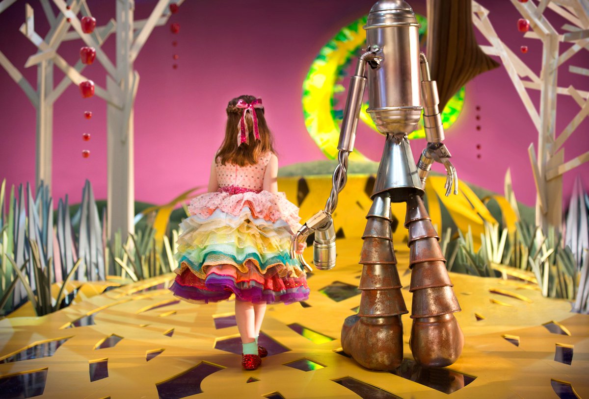 Adweek's tweet photo. Adweek's 10 best ads of 2015. https://t.co/NEIZjSJHZ0 https://t.co/IOPnYhnkmZ