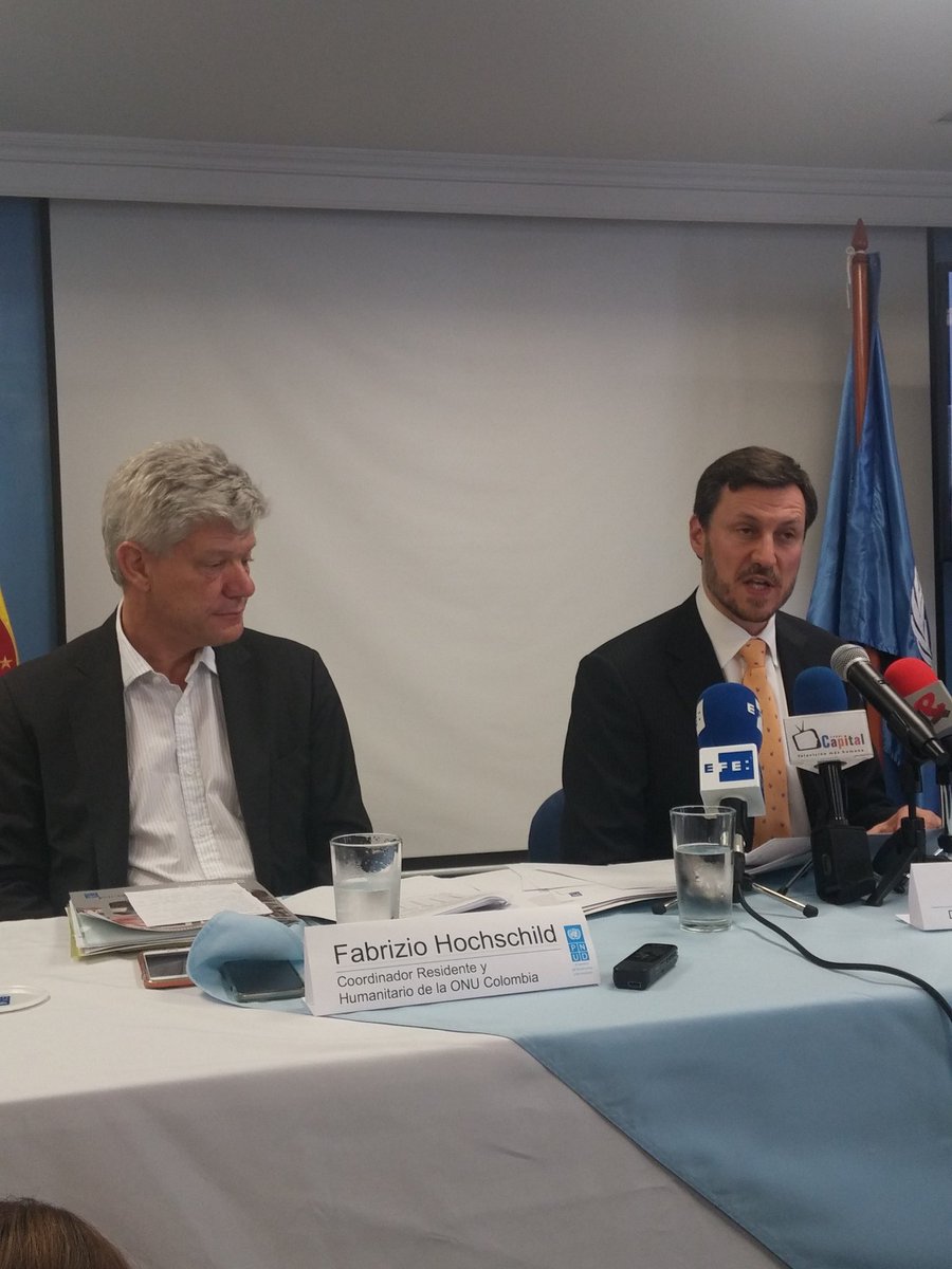 PnudColombia's tweet photo. Cómo le fue a Colombia en #IDH2015. A esta hora con Fabrizio Hochschild coordinador Onu y @ArnaudPeral director Pnud https://t.co/HDCHrojx9t