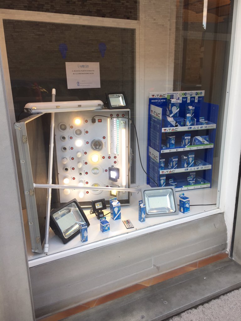 LedonArchi's tweet photo. Il nostro punto vendita è aperto. Venite a trovarci in via Borgo Farinario 1 a Città di castello! #led#relamping https://t.co/0P0AOX0mAE
