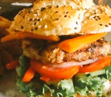 B1oneMex's tweet photo. que tal una hamburguesa, y para acompañar primo de cerveza al 50% de deciento =$14.50 de lunes a sábado. #b1one https://t.co/JfdRVRRU2e